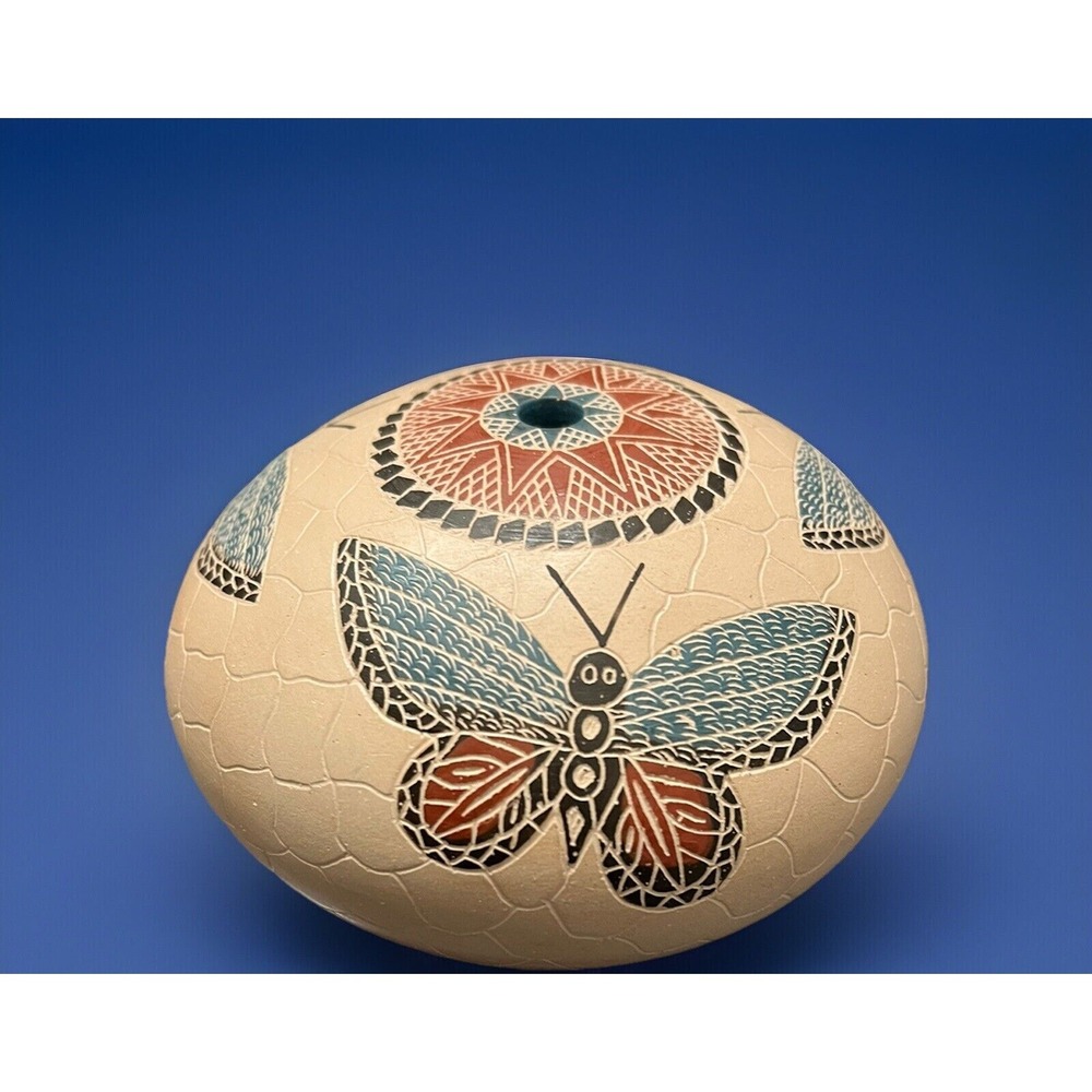 Mata‎ Ortiz Pottery Oscar Ramirez Seed Pot Nature Butterflies Butterfly Etched